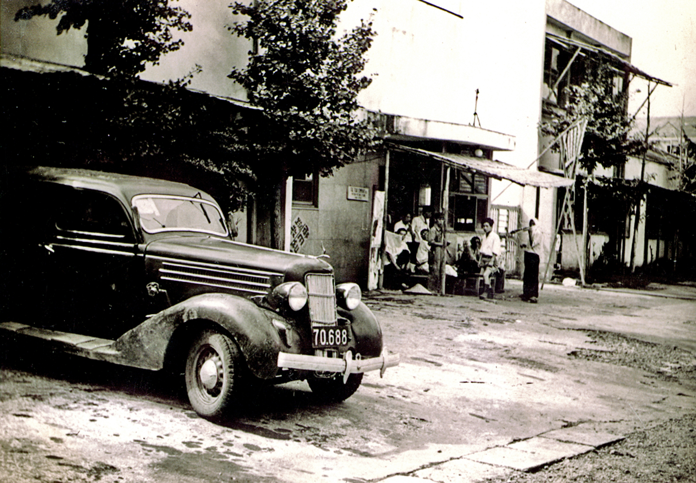 Old vehicle from 1930s-1940s