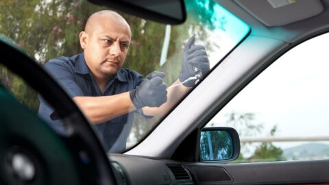 How Long Does it Take to Replace a Windshield? What to Expect From the ...