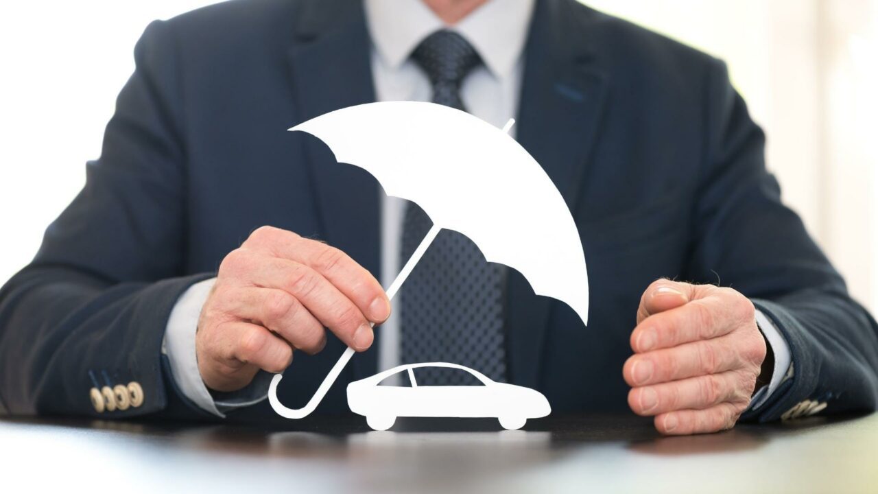 Does Insurance Cover Windshield Replacement? Laws in the Different States