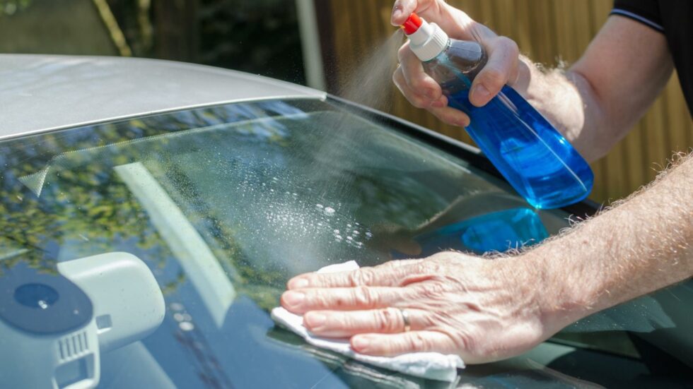 How to Get Sap Off Windshield in 3 Simple Steps