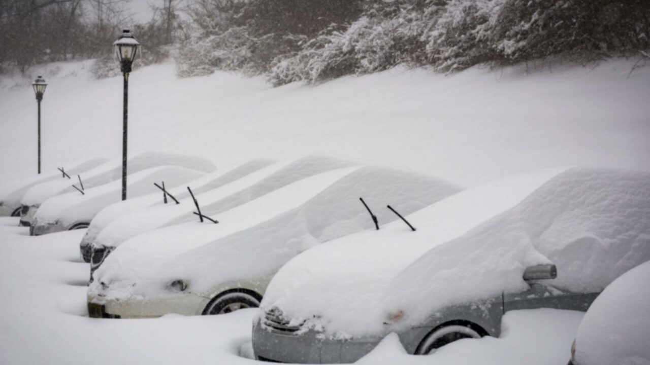 Why Put Windshield Wipers Up in Winter? All Myths Busted Here