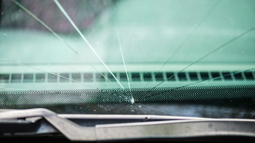 Can You Drive With A Cracked Windshield Laws And Consequences